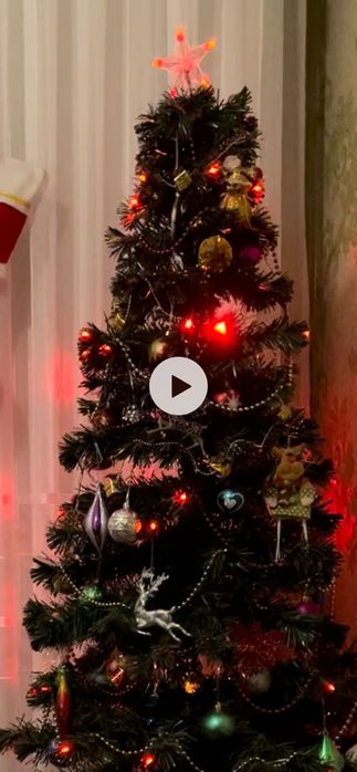 Продается ёлка красивая.