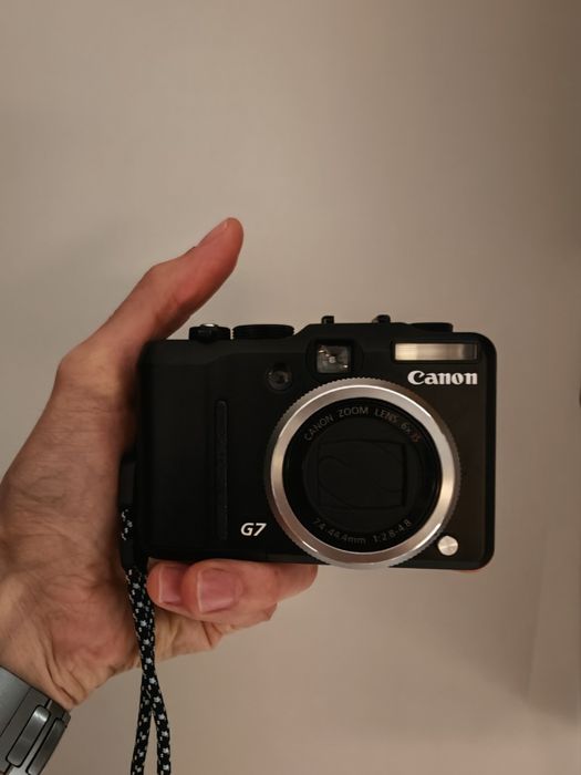 Компактен Canon Powershot G7
