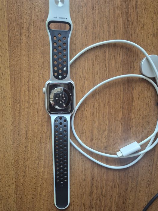 Часовник watch 7