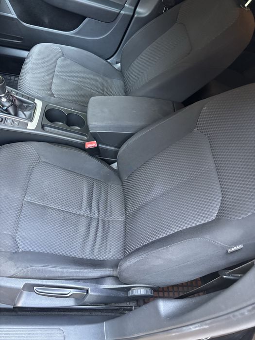 Vând Volkswagen Passat b7