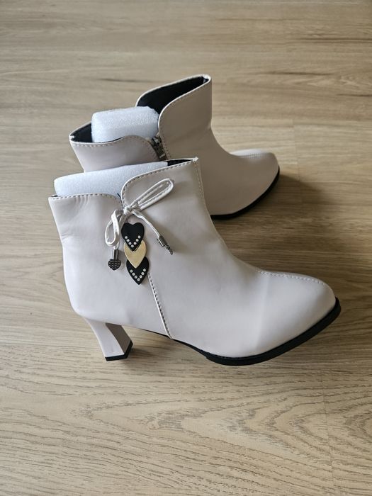 Зимни боти на среден ток