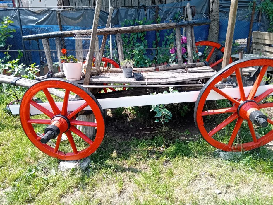 Vând car ornamental