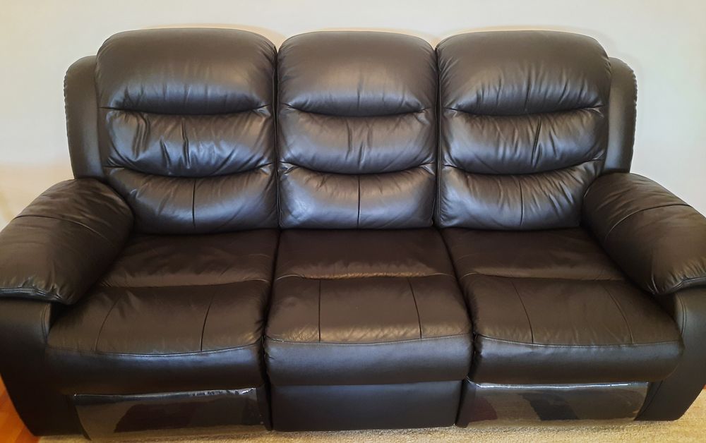Vând canapele din piele cu reclinere