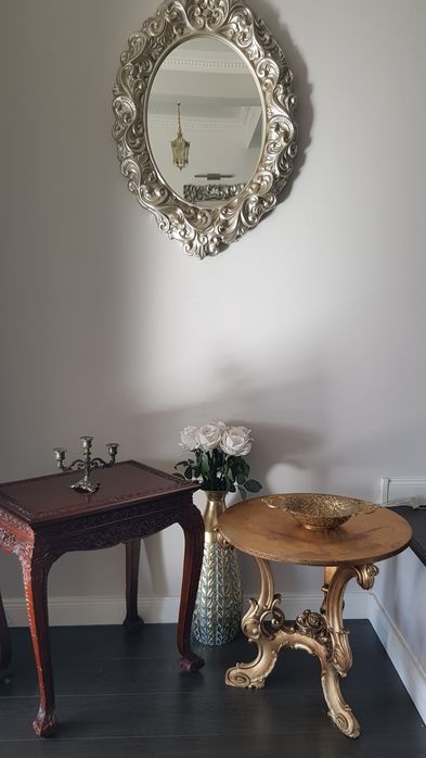 Măsuță veche pentru cafea