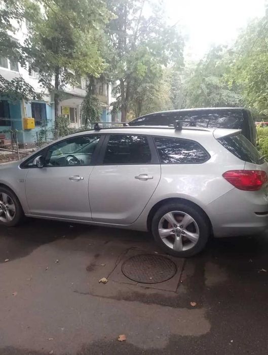 Opel Astra J- Autoturism