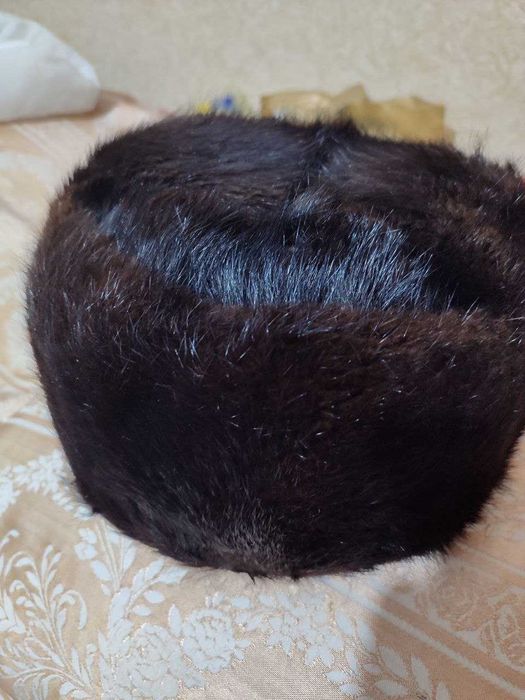 Продаю недорого зимнюю шапку из ондатры