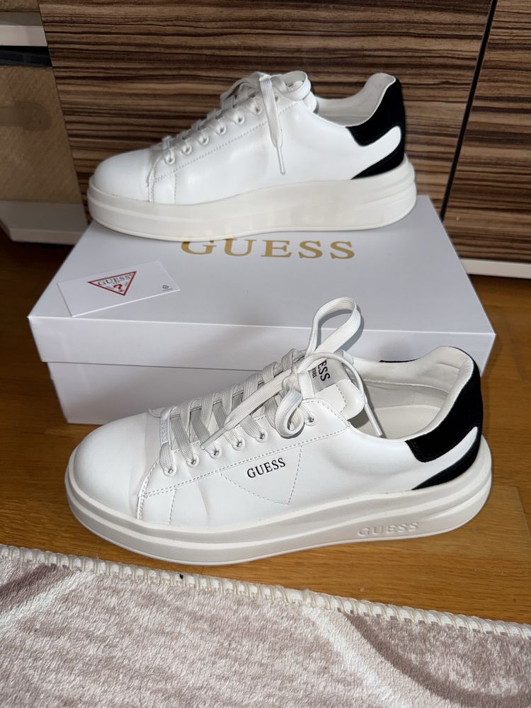 Оригинални маратонки "GUESS" носени само два пъти.
