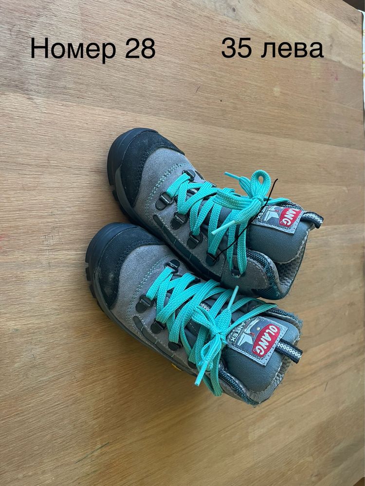 Продавам детски обувки Olang и Crocs