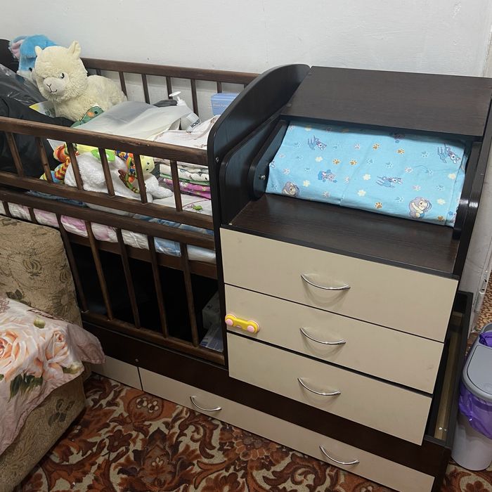 Детская кроватка с комодом