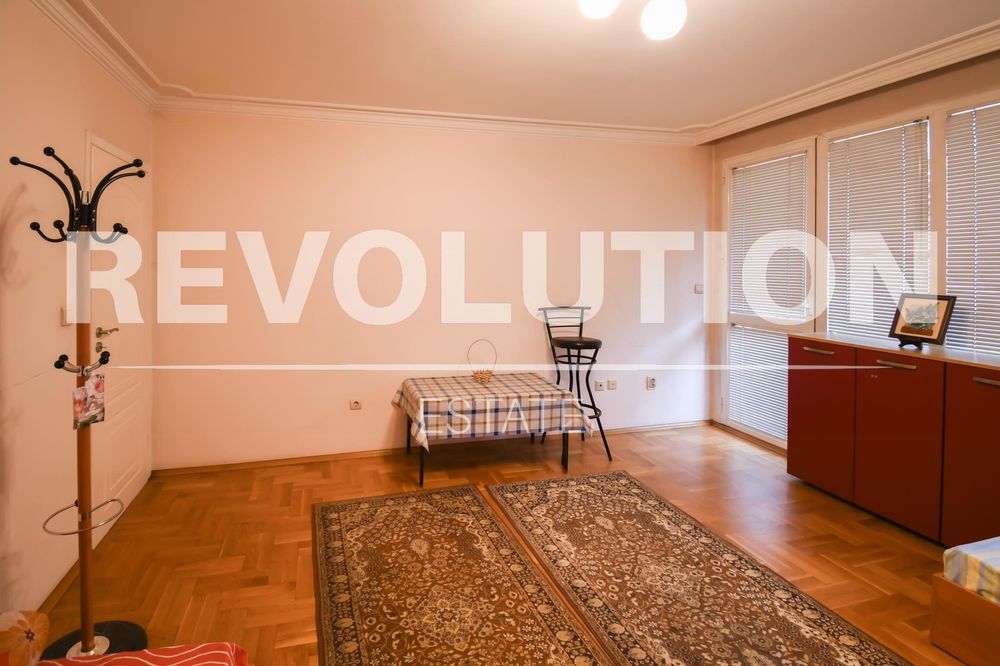 Дава се под наем Четиристаен апартамент в София, Лагера - 180 кв.м за 1100 € - Снимка #3