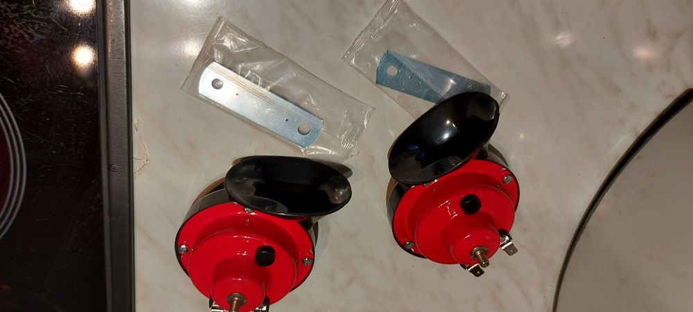 тромби/свирки за коли и мотоциклети