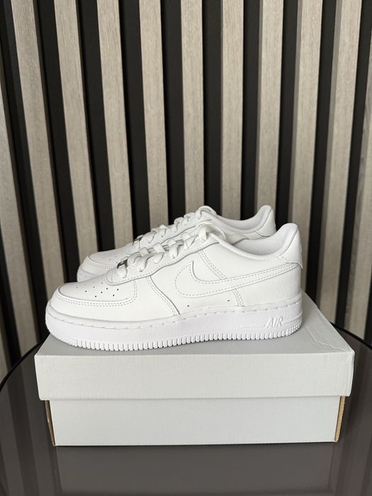 Nike air force 1 triple white