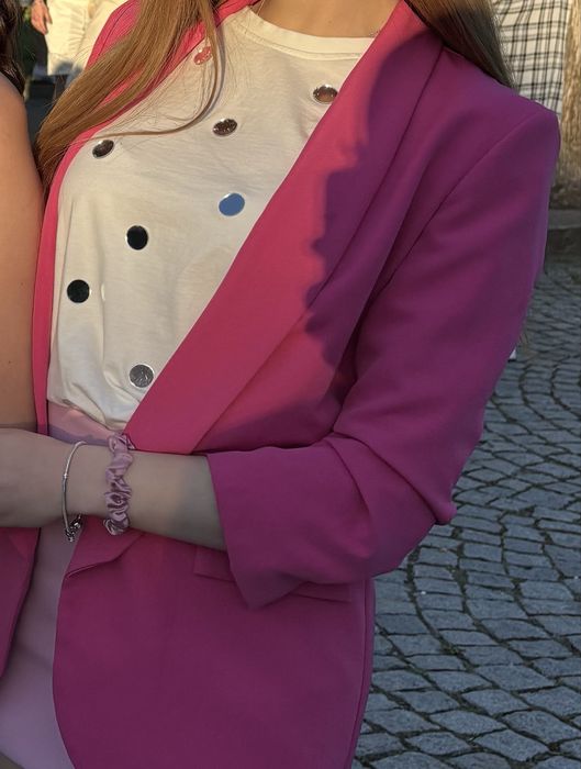 Дамско сако в цвят розово.