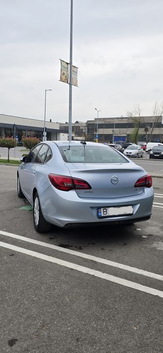 Vând Opel Astra  j Facelift