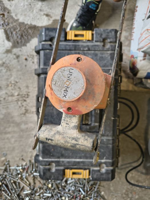 Перфоратор в добро състояние и миксер за части