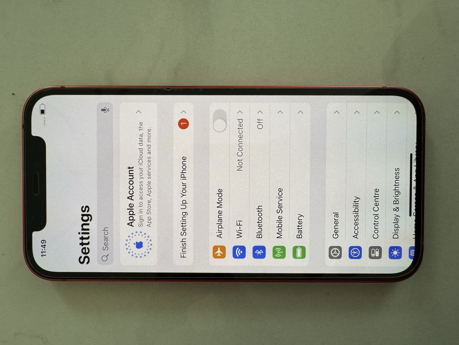 Продавам iPhone 12 64GB червен