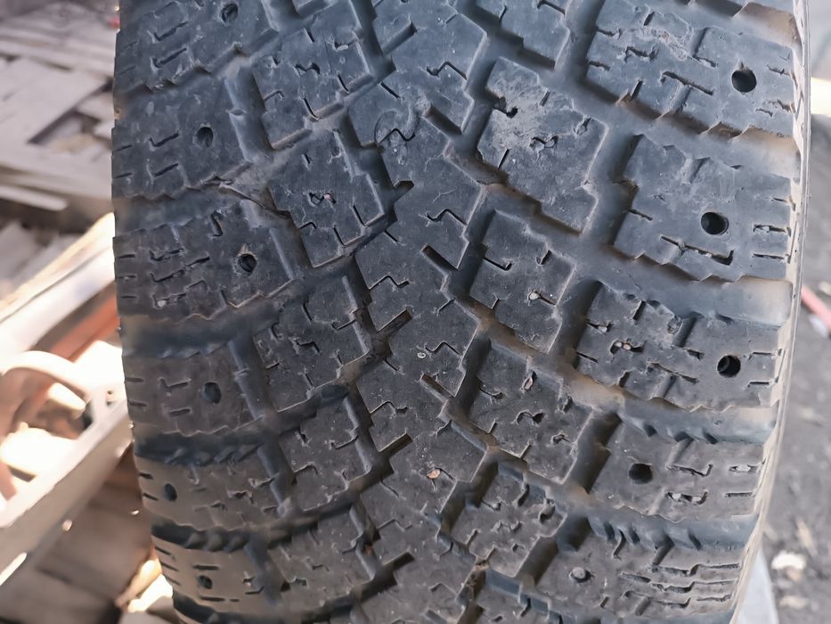Продам шины 265/70R17