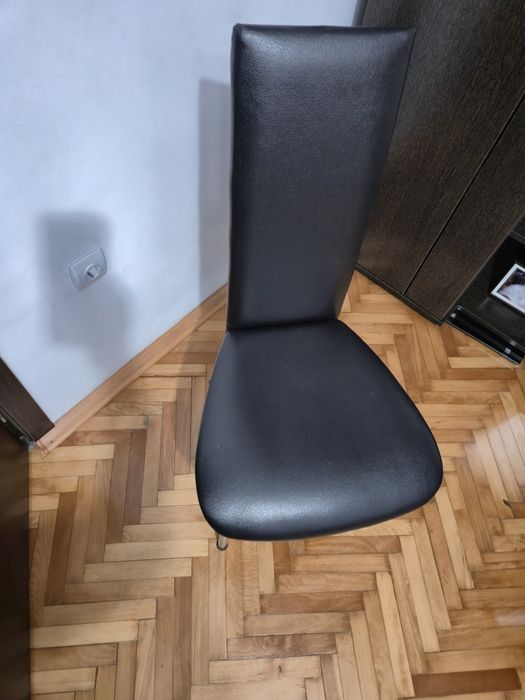 4 scaune de bucătărie negre cu picioare cromate