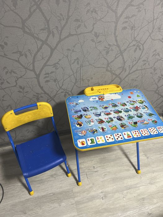 Детский столик со стульчиком
