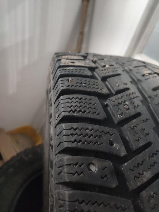 Продам зимние шины комплект . Размеры 235/65/16 С.