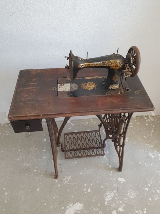 Masina de cusut SINGER a mai multor generații