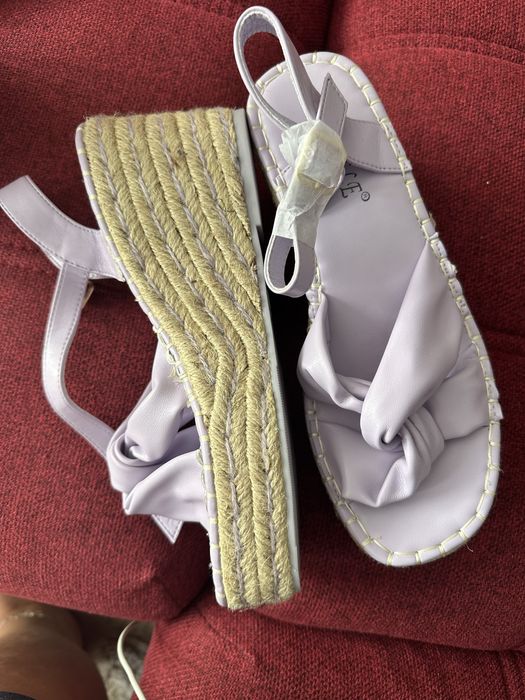 Vand sandale cu platforma 37