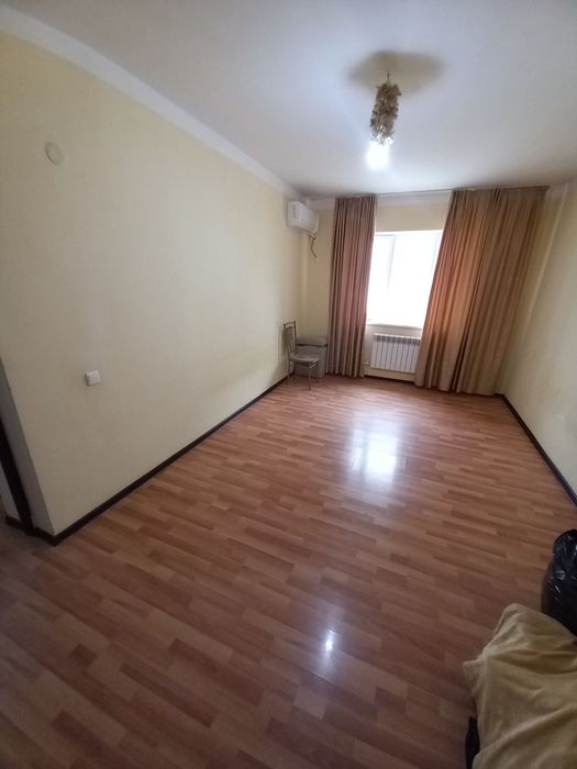 Motrid 2 xonali Sotiladi