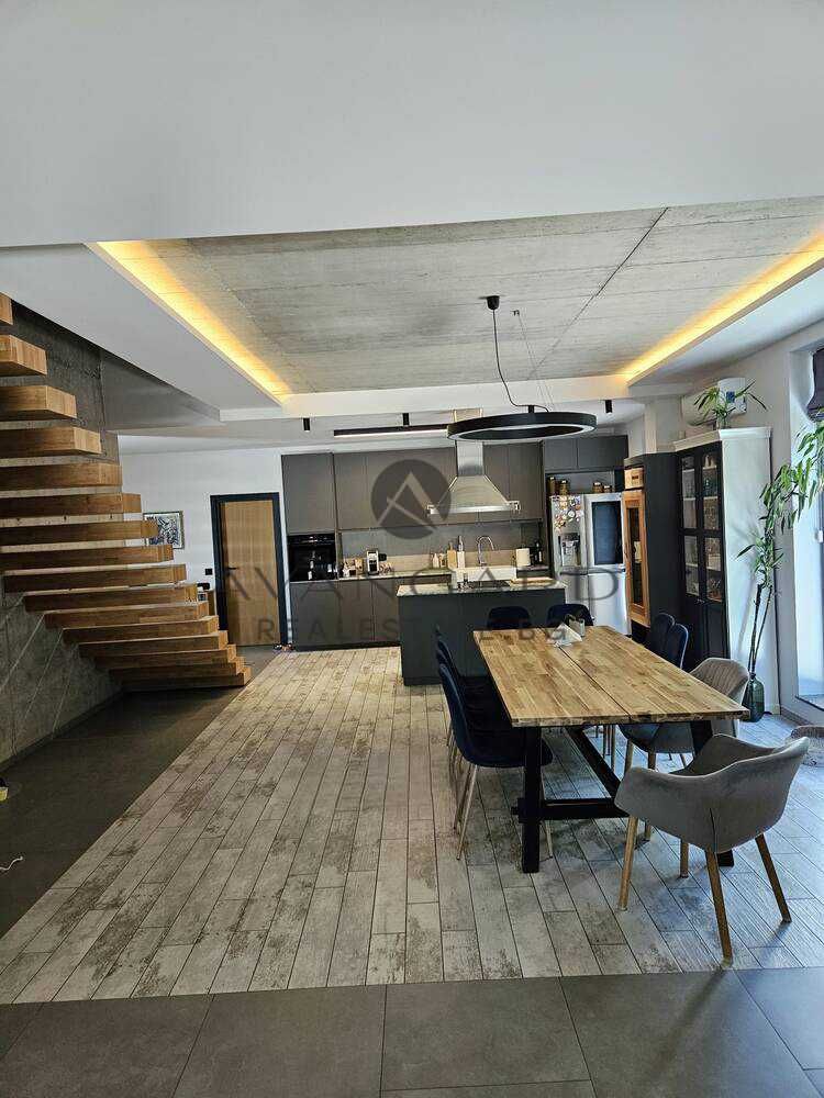 Продава се Къща в с. Марково, Област Пловдив - 365 кв.м за 1918 €/кв.м - Снимка #1