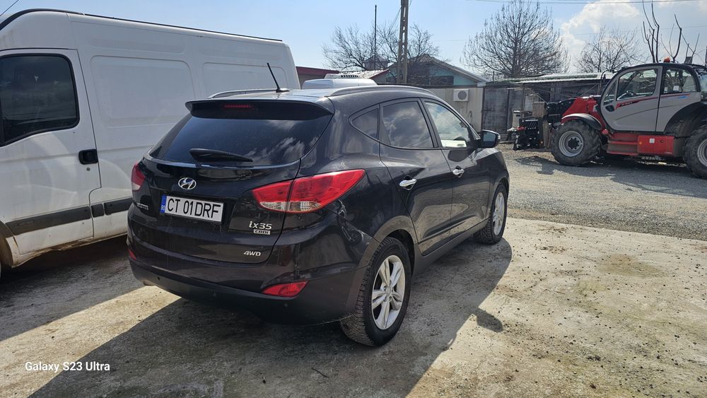 Vând Hyundai ix35