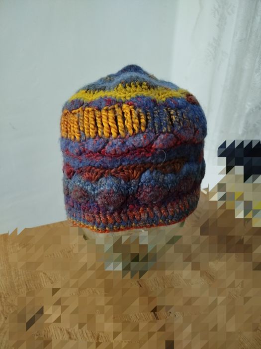 Отдам бесплатно вязаную шапку