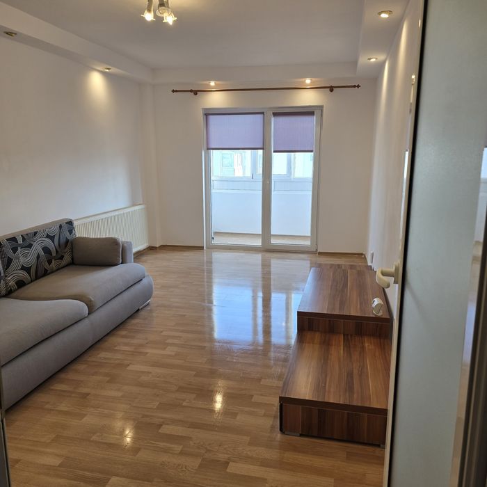 Vand apartament 2 camere zona centrala