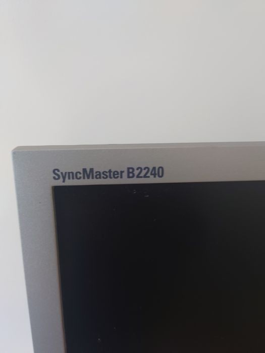 Монитор Samsung B2240