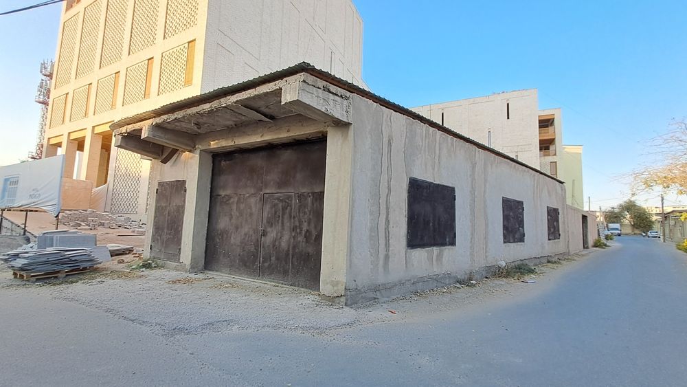 Bino sotiladi  shaxar markazida.Бино сотилади шахар марказида.