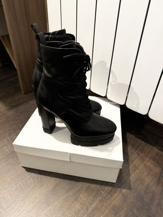 Дамски боти GUESS