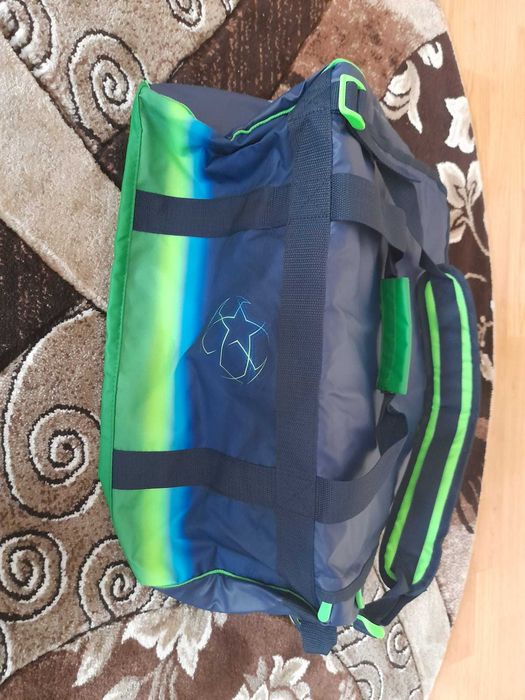 Kit Heineken: geanta + minge cu pompa + tricou