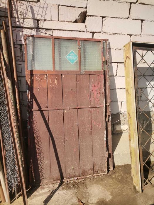 Vand 2 porti garaj cornier + usa grilaj din fier beton