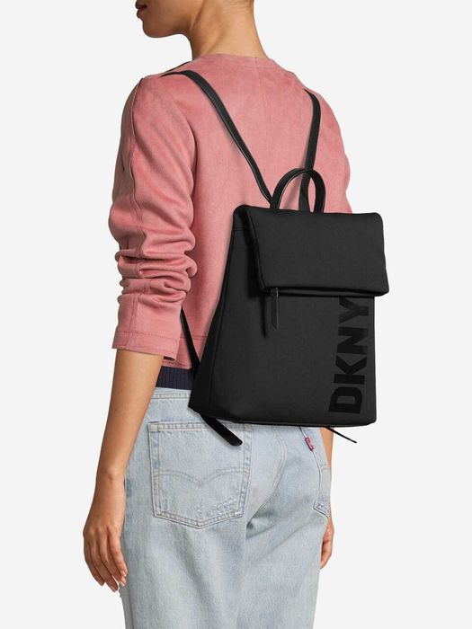 DKNY нова с етикет дамска раница чанта