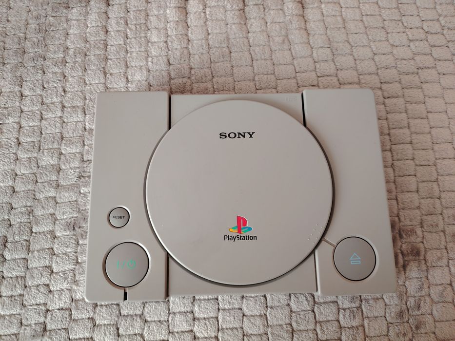 PlayStation 1 original + 2 controlere – Retro gaming autentic !!!