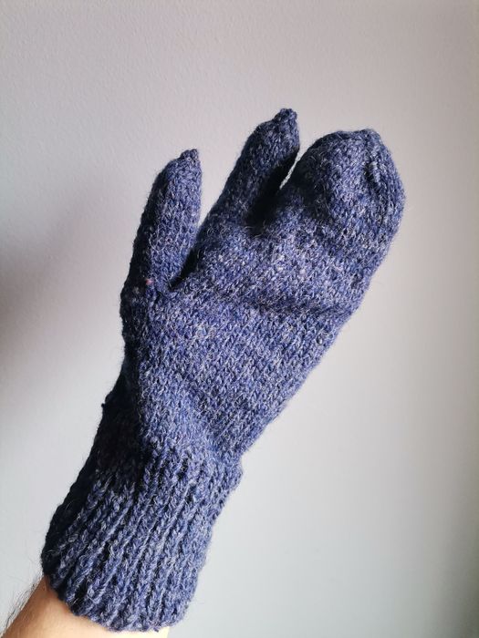 Mănuși din lână tricotate manual