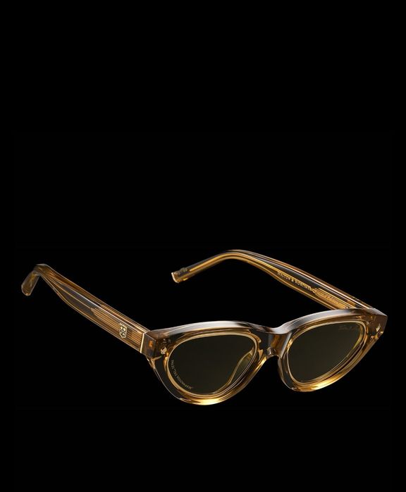 Слънчеви очила с златно покритие.

Часовници

Мода

Монети и марки

Ко