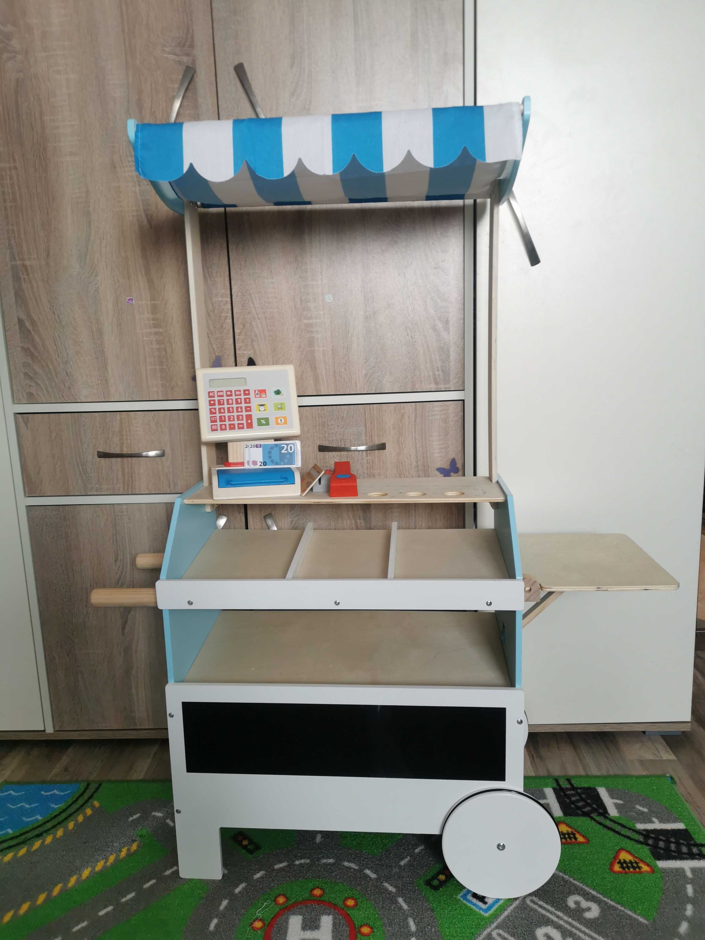 Дървен павилион за сладолед + касов апарат.