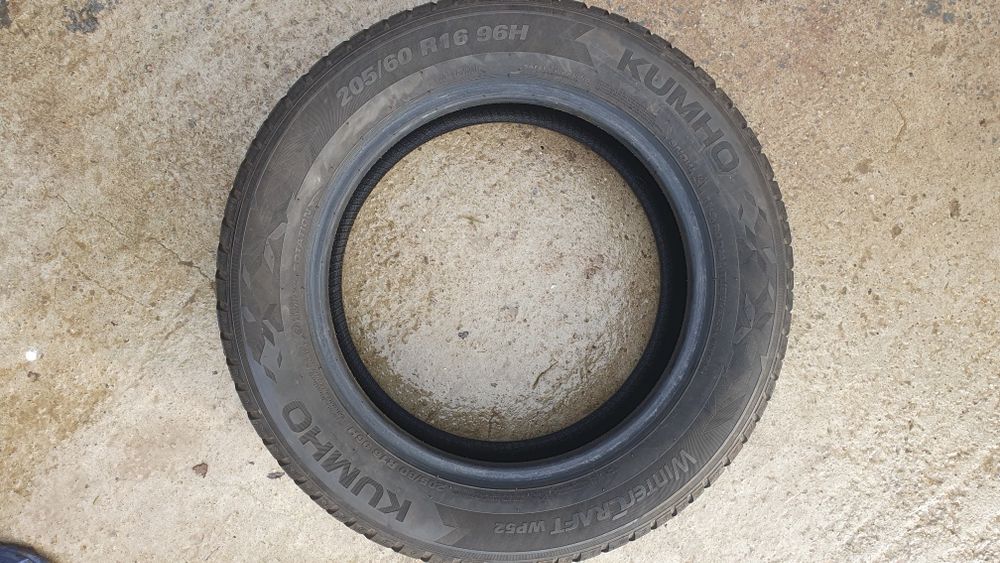 Vând set de 4 anvelope de iarnă Kumho WinterCraft WP52,