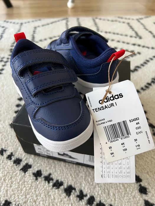 ADIDAS НОВИ затворени обувки, размер 20