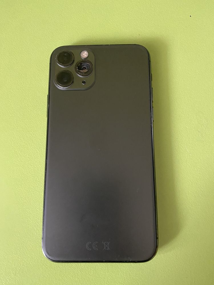 смартфон iphone 11 pro в перфектно техническо състояние