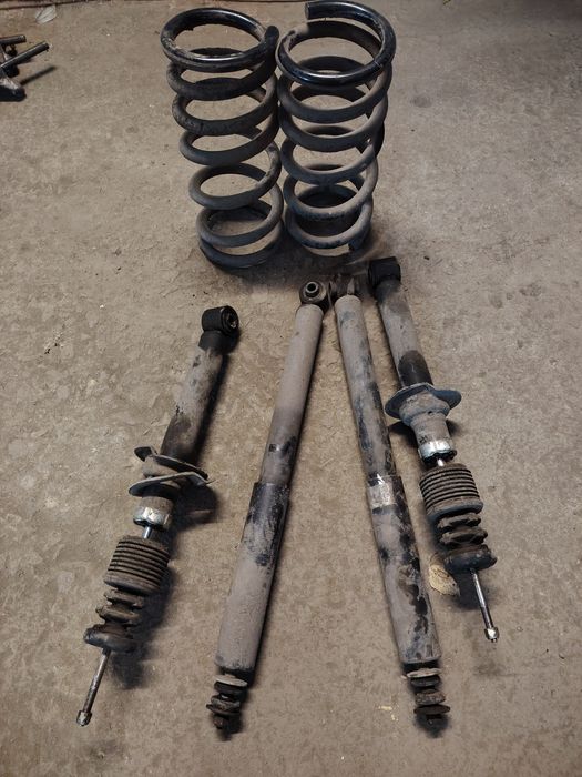 Амортизаторы Паджеро3