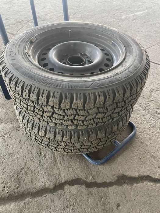 Два балона 15размер шипы