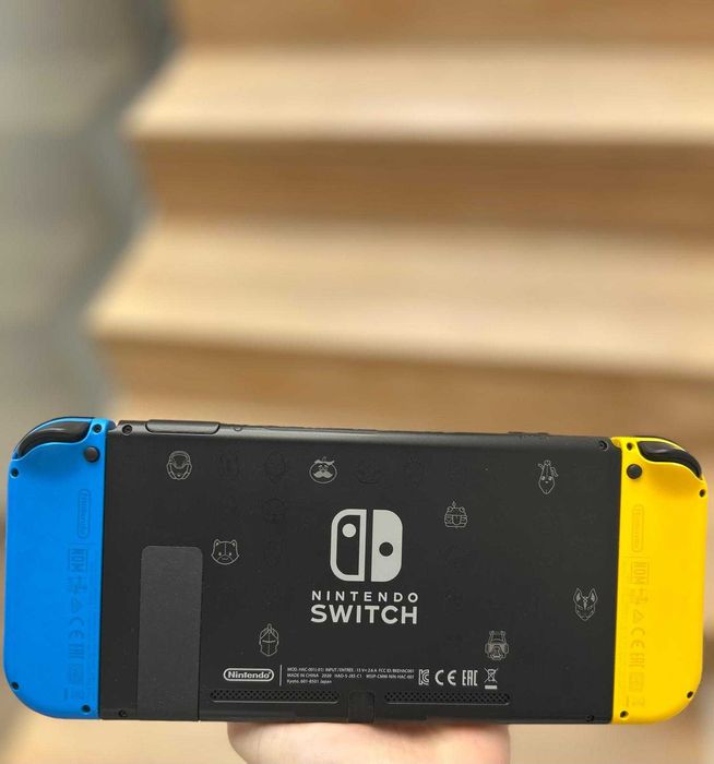 Nintendo Switch Fortnite + 3 jocuri + Pro Controller + accesorii