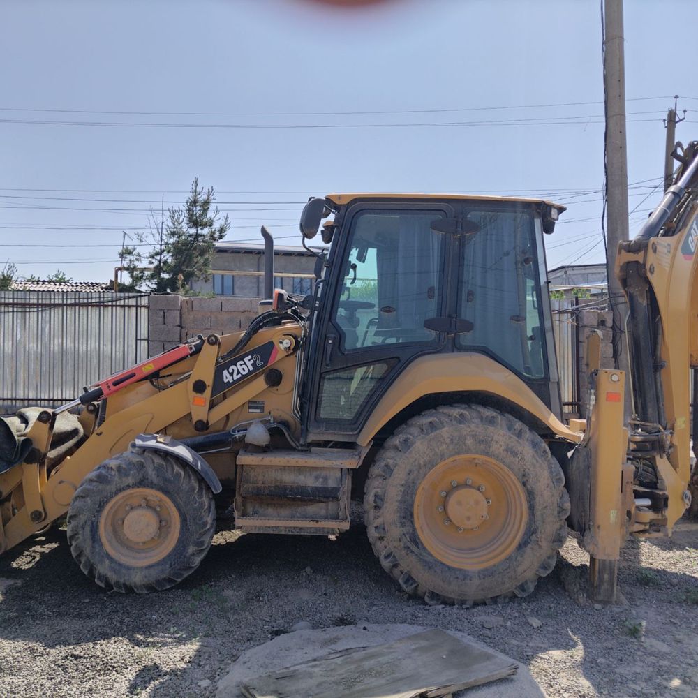 cat ekskavator pogruzchik srochna sotiladi ideal holatda