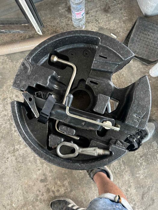 Резервен Комплект крик,ключ и кука BMW E60 E61