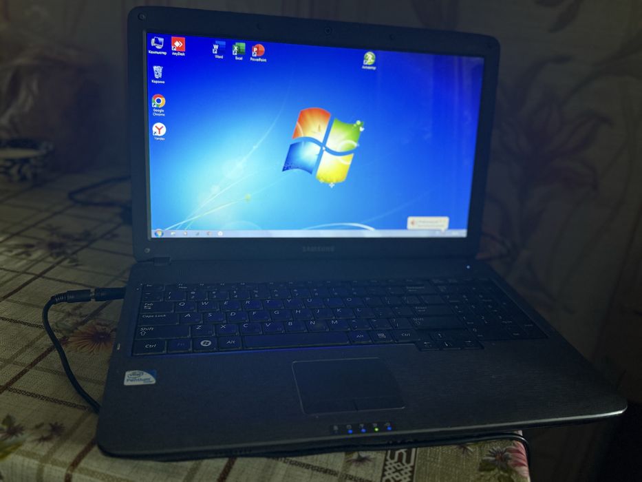 Ноутбук Samsung R528